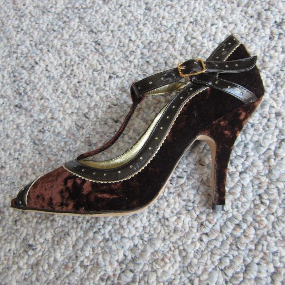Martinez Valero Velvet Peep Toe Mary Jane Heels - Picture 4 of 14